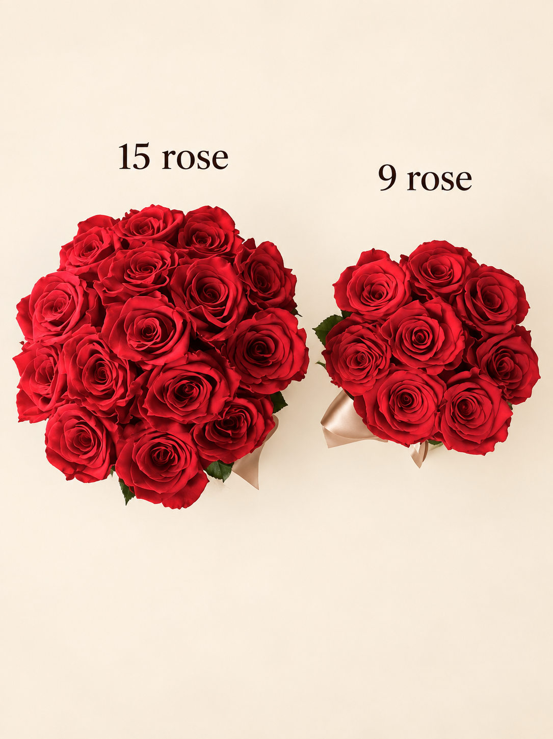 Confronto dall’alto dei bouquet di rose rosse stabilizzate: Rosso Reale con 15 rose a sinistra e Rosso di Seta con 9 rose a destra.