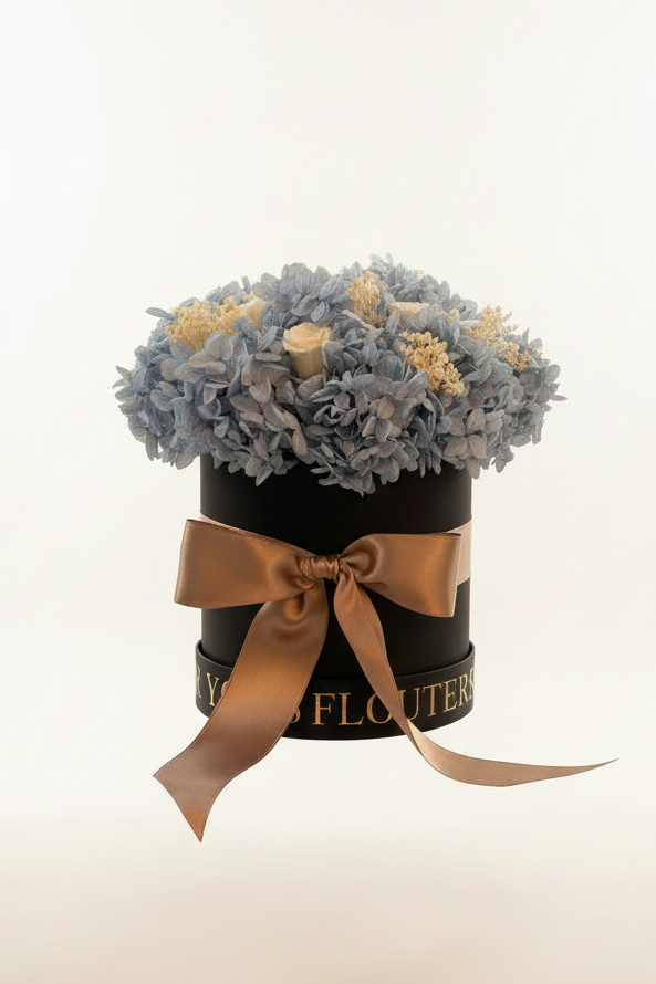 Cielo di Seta – composizione ortensie azzurro polvere e rosa bianca stabilizzate – UNICO BOUQUET