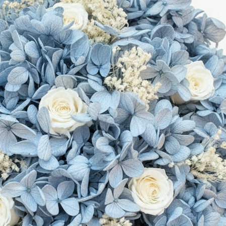 Cielo di Seta – signature box nera con nastro champagne e fiori stabilizzati